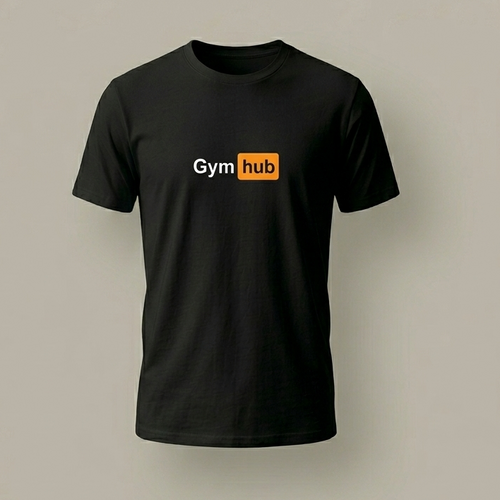 Vista frontal de una camiseta blanca con un diseño gráfico negro de estilo técnico e industrial que incluye coordenadas, códigos de barras y tipografías modernas de la marca trnd.ink.