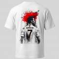 Vista frontal de una camiseta de manga corta con el estampado gráfico del futbolista Cristiano Ronaldo CR7 con actitud imponente.